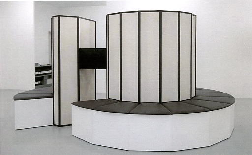 Julien Prévieux, Have a rest, 2007, sycomore, hêtre, cuir, MDF, 3,5 x 3 x1,8 m