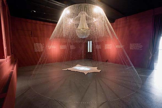Kent Monkman, Théâtre de Cristal, 2006. Installation multimédia, dimensions variables. Courtesy de l’artiste
